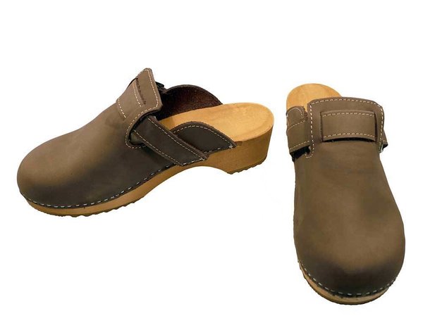 Nubuk leather Clogs with buckle brown